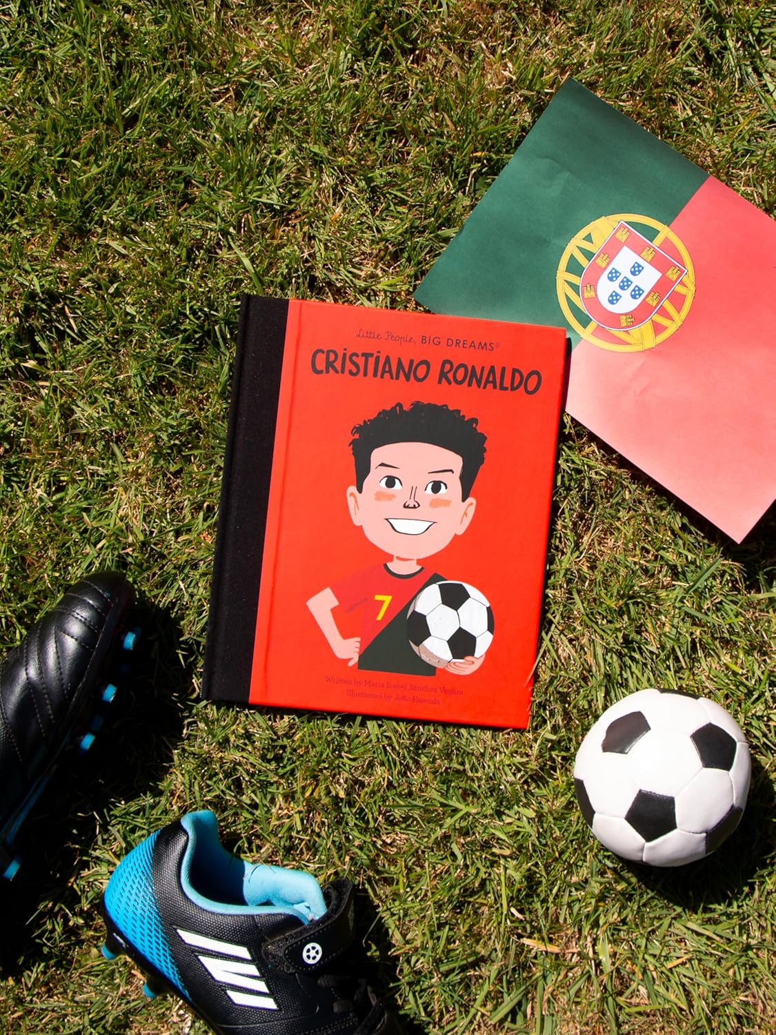 Little People, BIG DREAMS - Cristiano Ronaldo